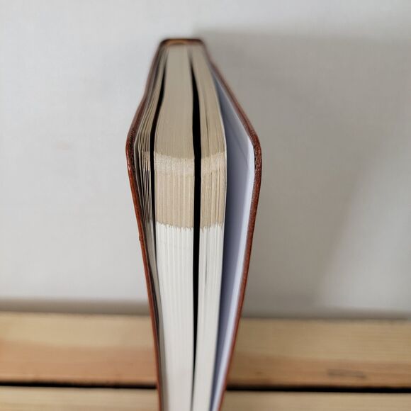 BOOK Jesus Calling 365 Day Devotional by Sarah Young in Imitation Leather - Picture 2 of 5